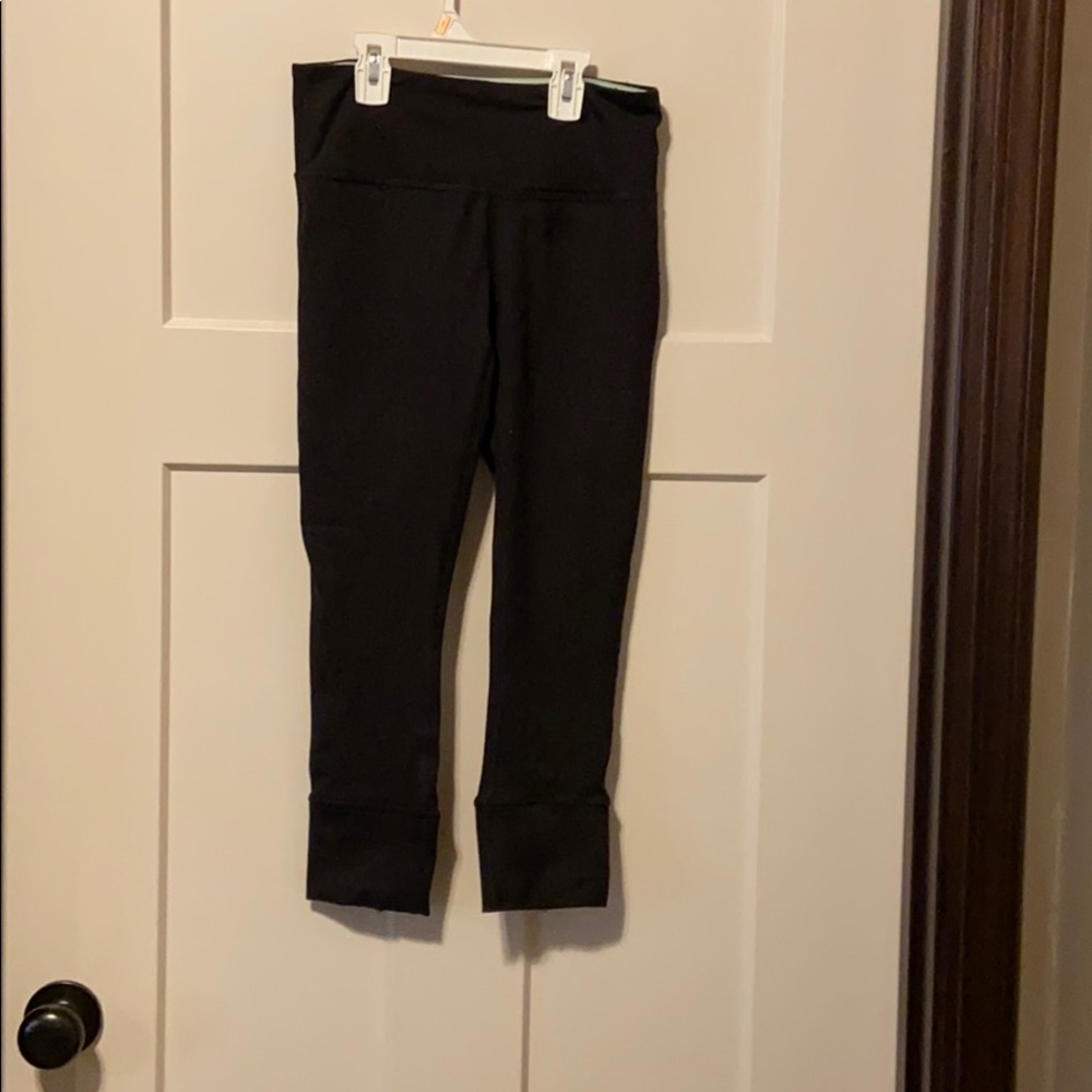 black capri leggings
